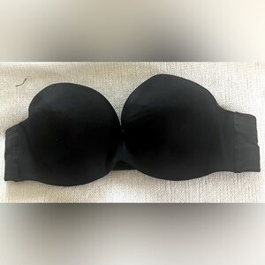 Black strapless bra